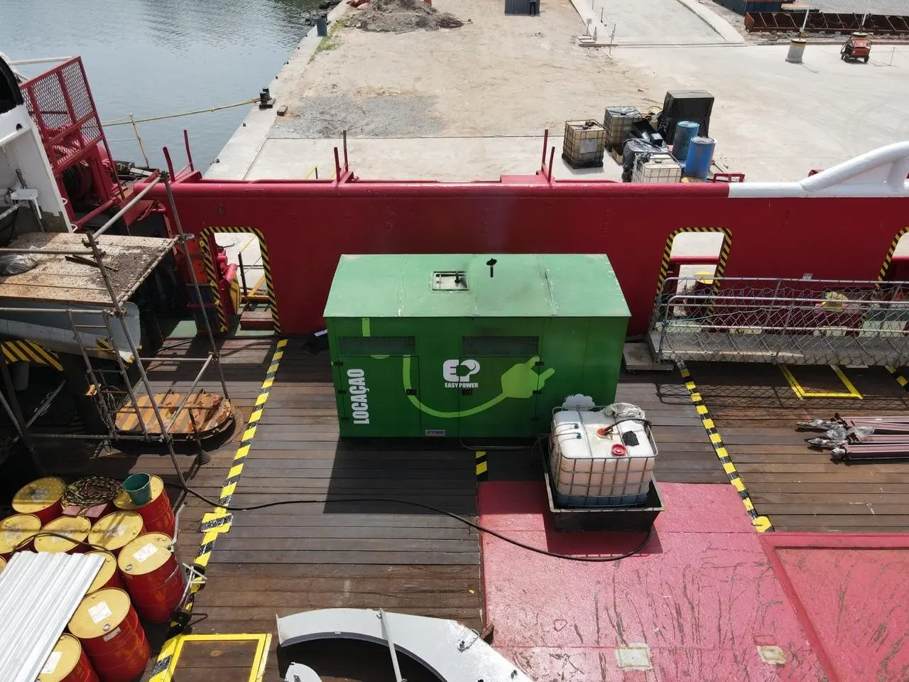 Gerador de locação da Easy Power instalado no convés de uma embarcação